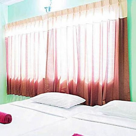 Four Sons Inn Бангкок Екстер'єр фото