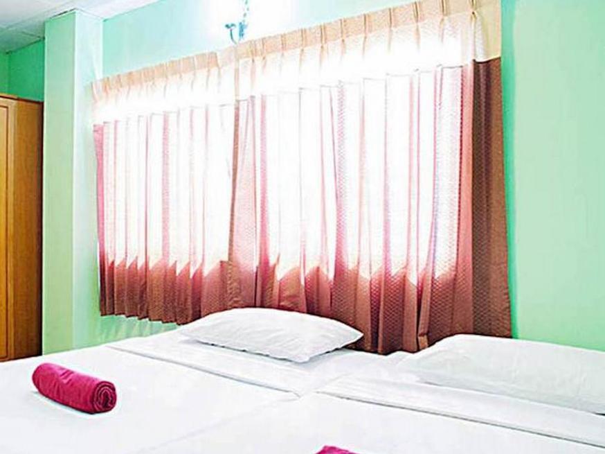 Four Sons Inn Бангкок Екстер'єр фото